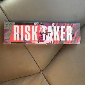 Mac Risk Taker Eye shadow palette